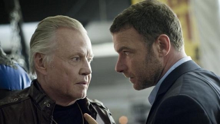 Ray Donovan mit seinem Vater Auge in Auge